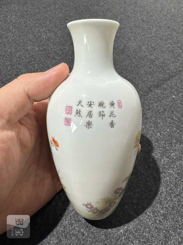 民国 粉彩安居乐业图小观音瓶 - 图4